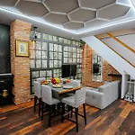 The Loft - Koezponti Privat Haz, Wellness * Strigoniu