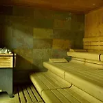 The Loft - Koezponti Privat Haz, Wellness Apartament Strigoniu