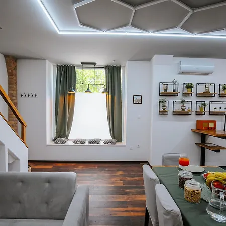 The Loft - Koezponti Privat Haz, Wellness Apartment *