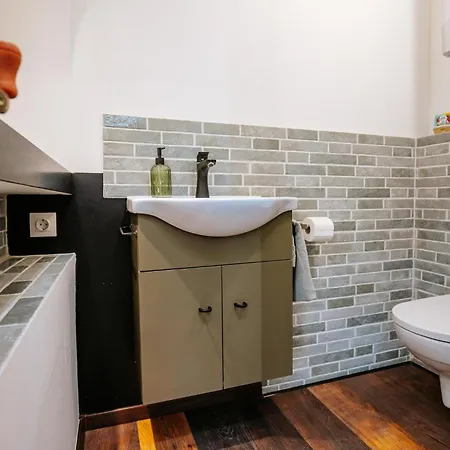 The Loft - Koezponti Privat Haz, Wellness Apartment