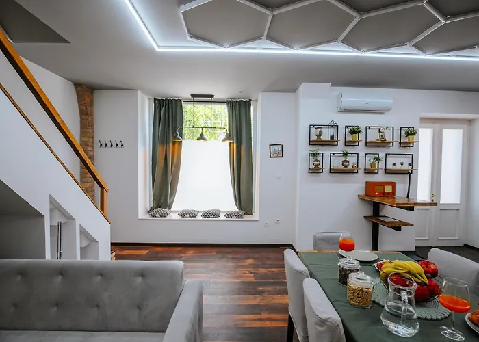 The Loft - Koezponti Privat Haz, Wellness דירה *