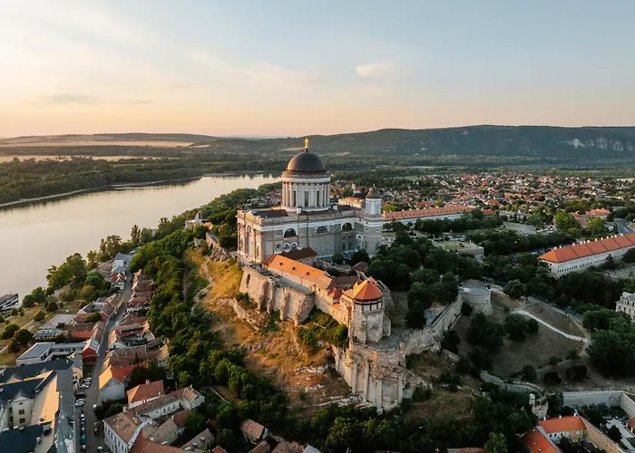 The Loft - Koezponti Privat Haz, Wellness אסטרגום