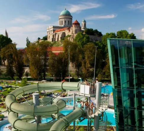 The Loft - Koezponti Privat Haz, Wellness * אסטרגום