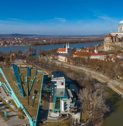 The Loft - Koezponti Privat Haz, Wellness דירה